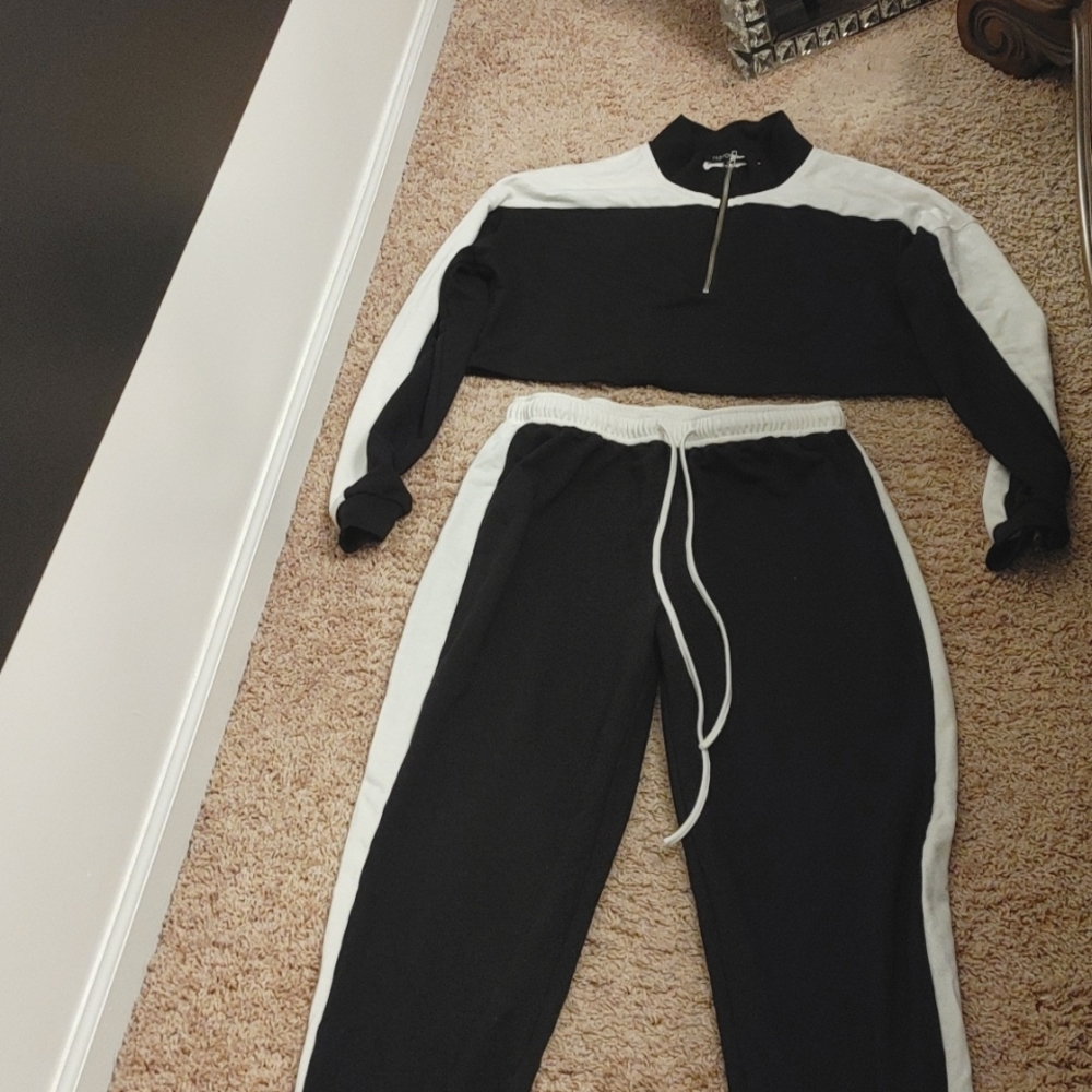 Crop top sweat shirt an matching pants